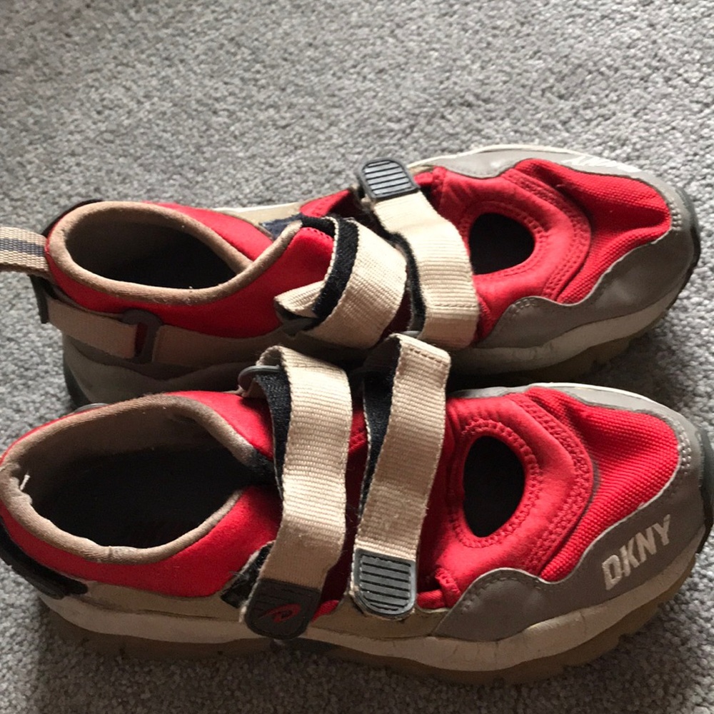 DKNY sneakers, used size 7.5